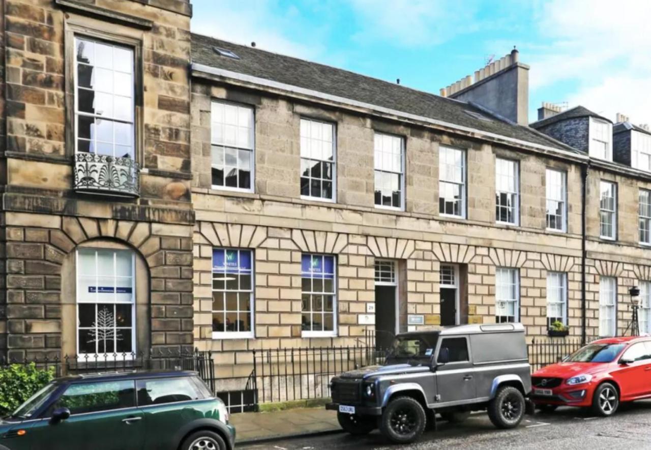 Ultra Modern, Stylish Apartment Next To Princes St Edimburgo Esterno foto