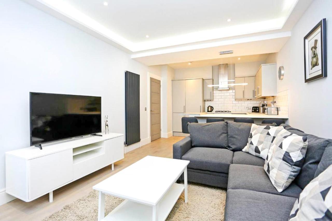 Ultra Modern, Stylish Apartment Next To Princes St Edimburgo Esterno foto
